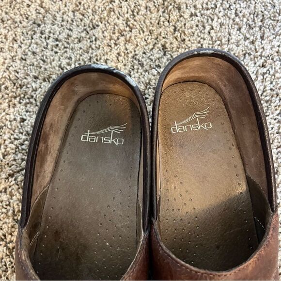 Dansko BROWN FLORAL TOOLED CLOG - Picture 10 of 16